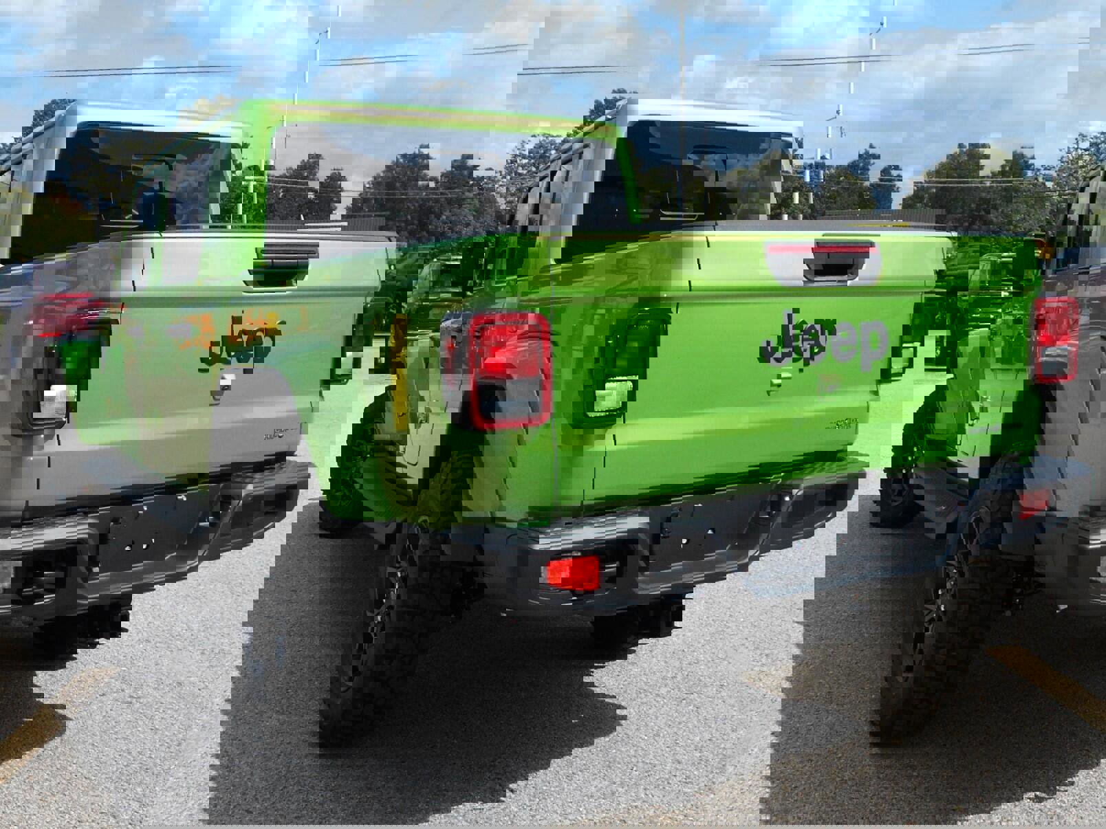 New 2025 Jeep Gladiator Sport image 3