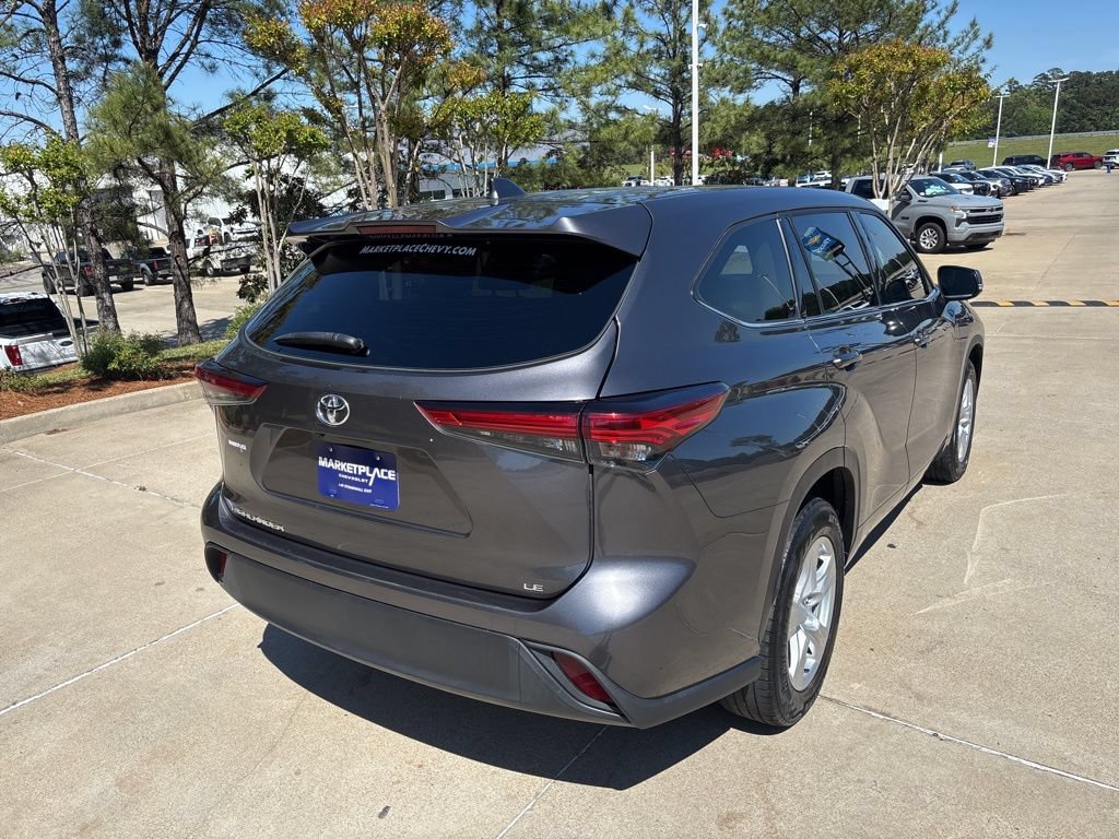 Used 2021 Toyota Highlander LE FWD image 10