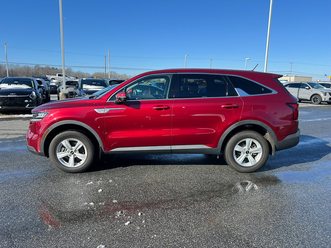 Used 2023 Kia Sorento LX image 21