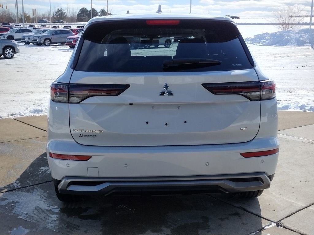 New 2026 Mitsubishi Outlander SE image 17