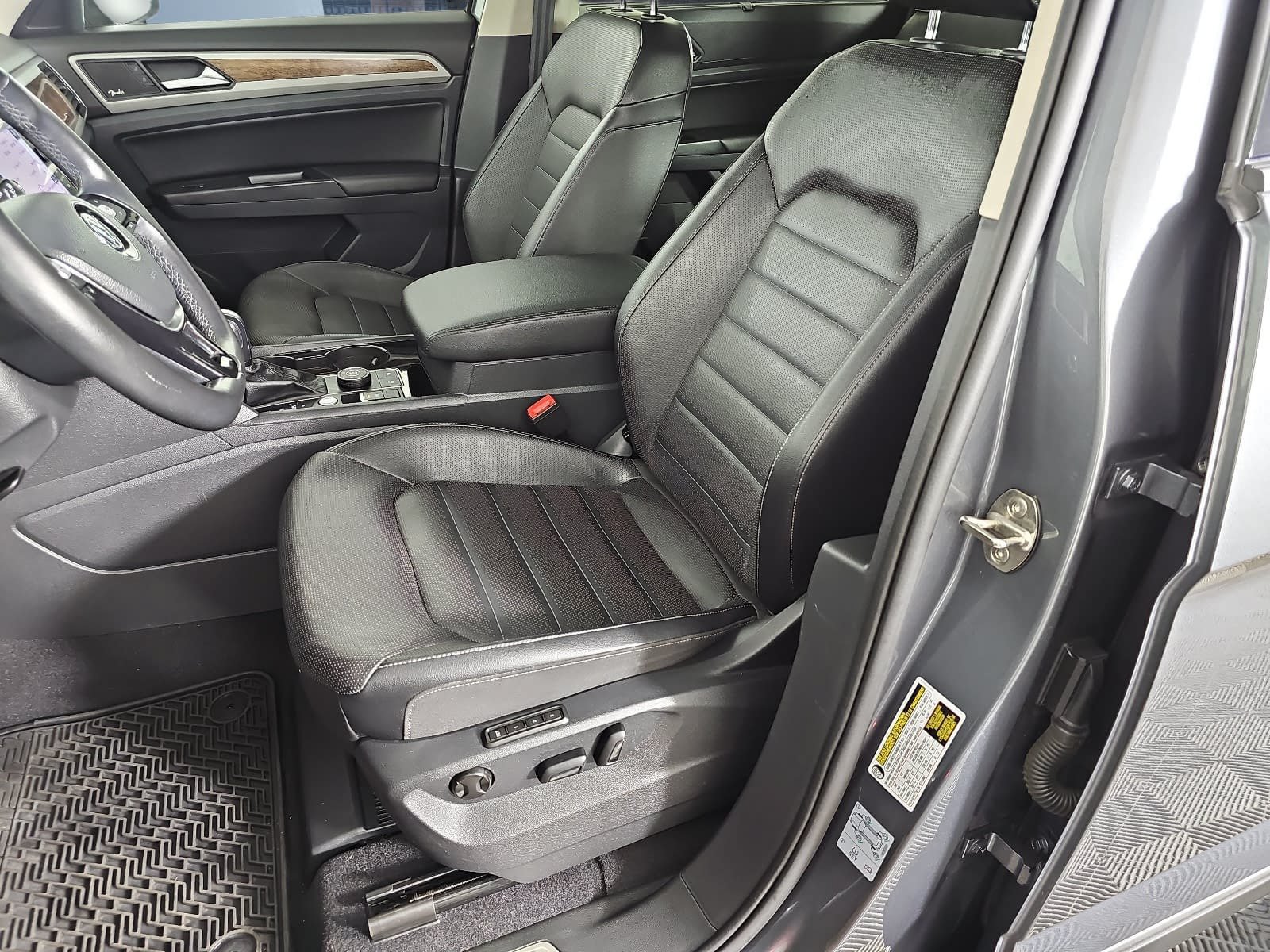 Used 2020 Volkswagen Atlas SEL R-Line AWD/4WD image 23