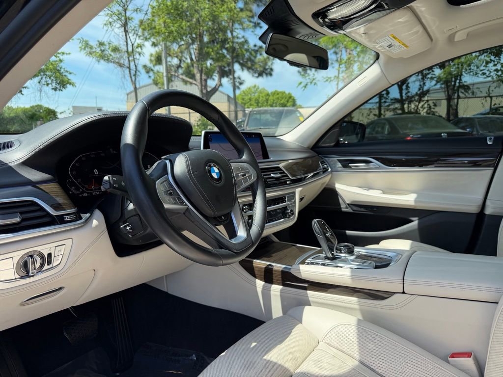 Used 2021 BMW 740i w/ Premium Package RWD image 10