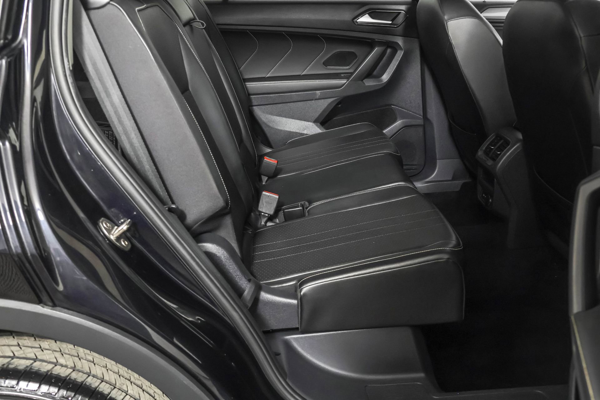 Used 2022 Volkswagen Tiguan SE image 42