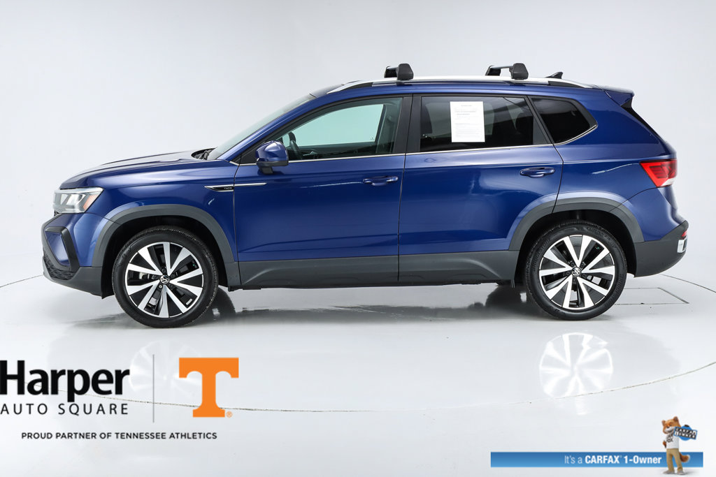 Used 2023 Volkswagen Taos SE w/ Panoramic Sunroof Package FWD image 2
