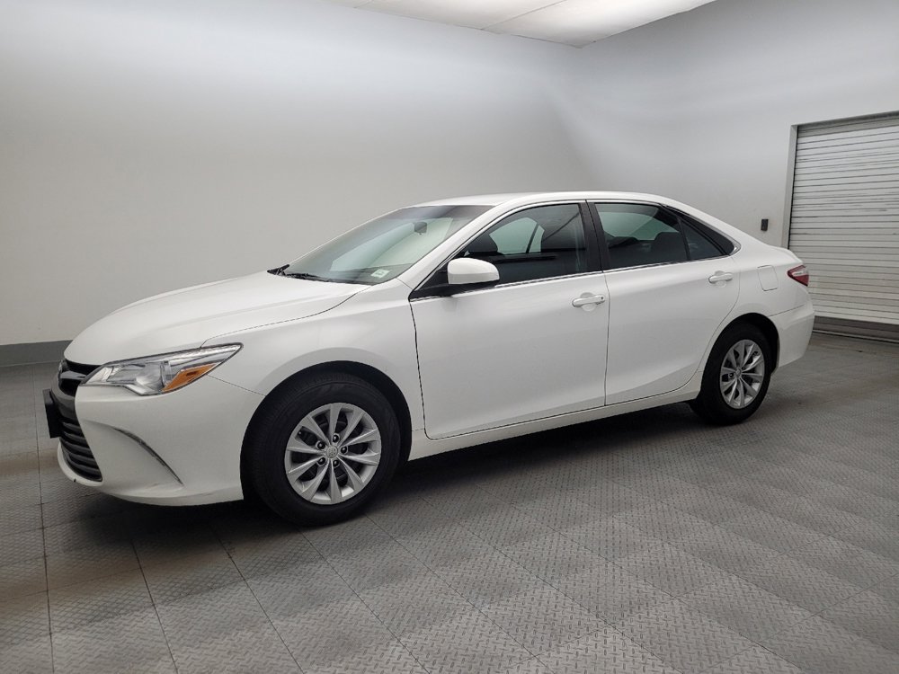 Used 2017 Toyota Camry LE image 2