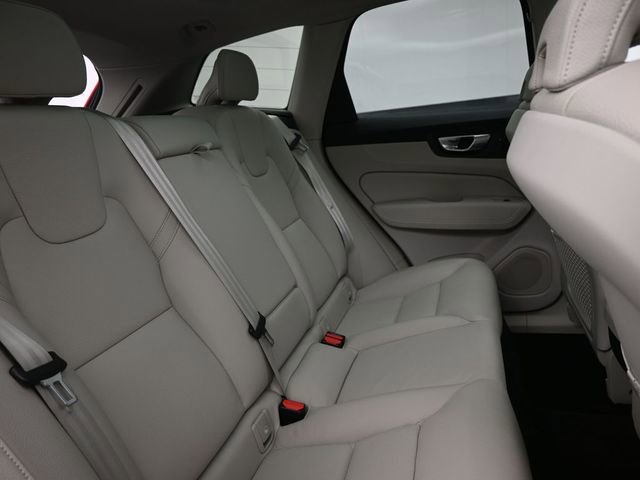 Used 2024 Volvo XC60 B5 Plus image 32