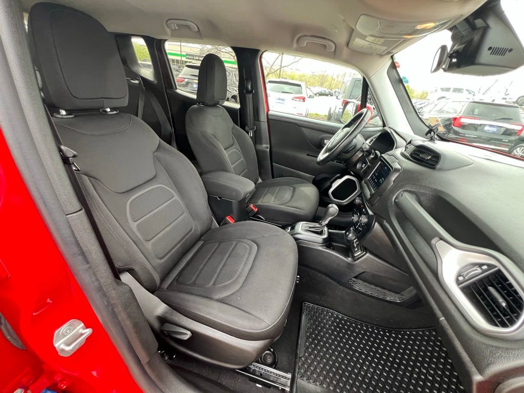 Used 2019 Jeep Renegade Latitude w/ Cold Weather Group AWD/4WD image 28