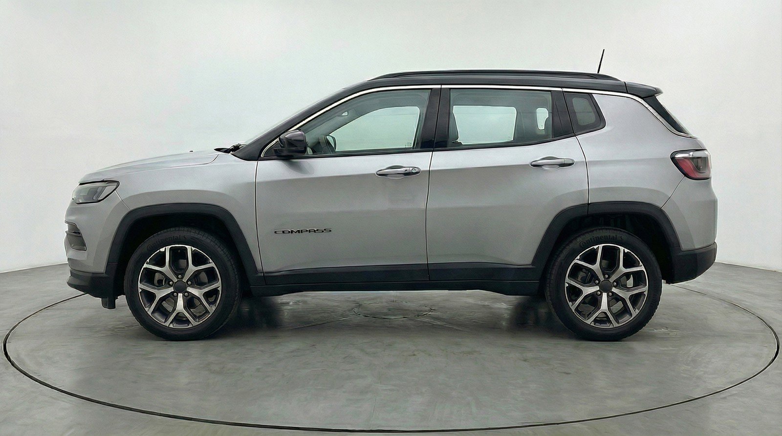 Used 2025 Jeep Compass Limited image 5
