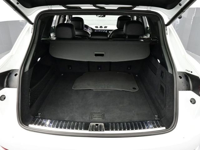 Certified 2021 Porsche Cayenne Turbo AWD/4WD image 16