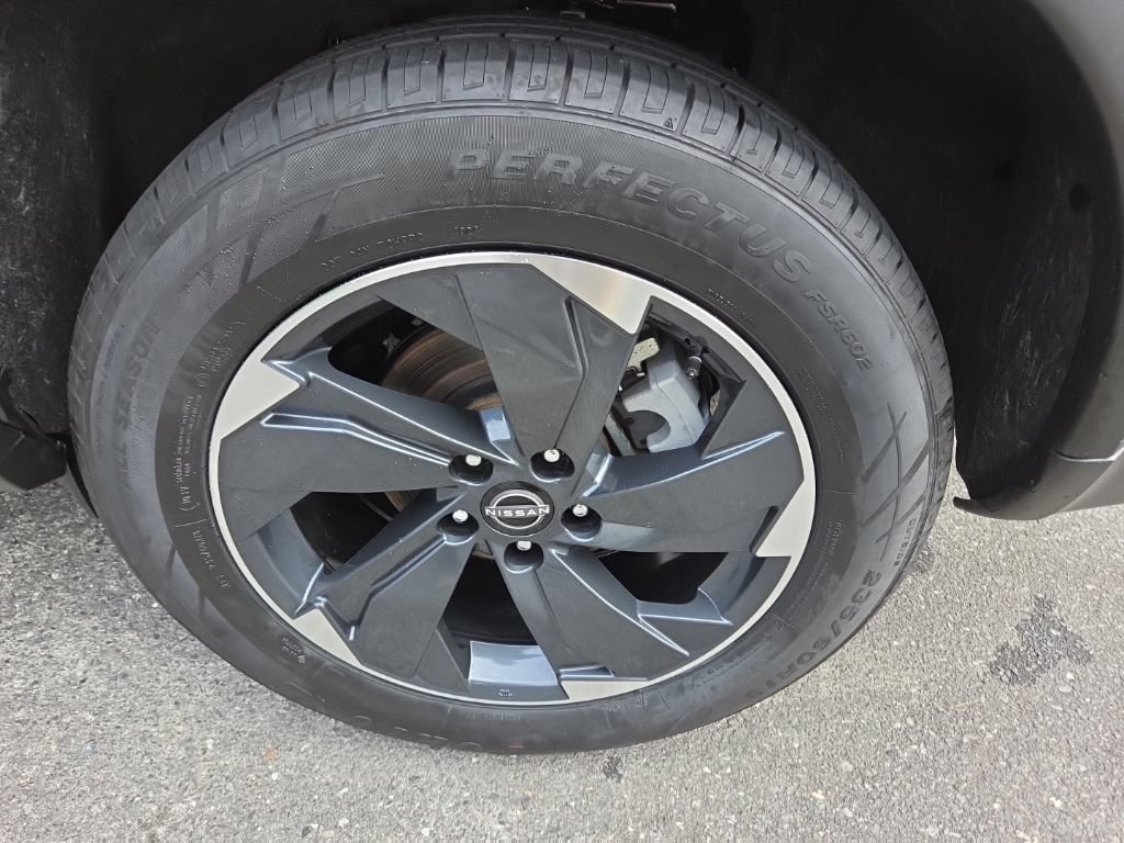 Certified 2025 Nissan Rogue SV FWD image 13