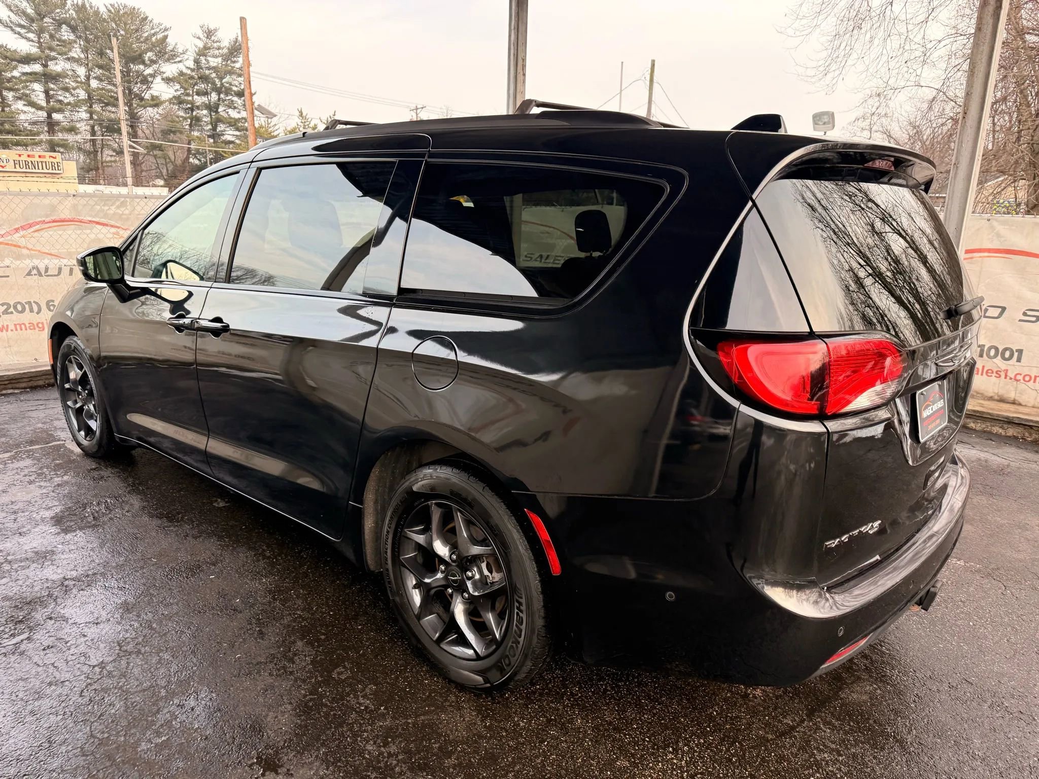 Used 2020 Chrysler Pacifica Limited w/ Advanced Safetytec Group image 12