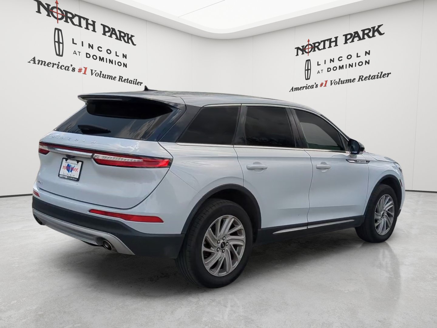 Used 2025 Lincoln Corsair AWD image 5