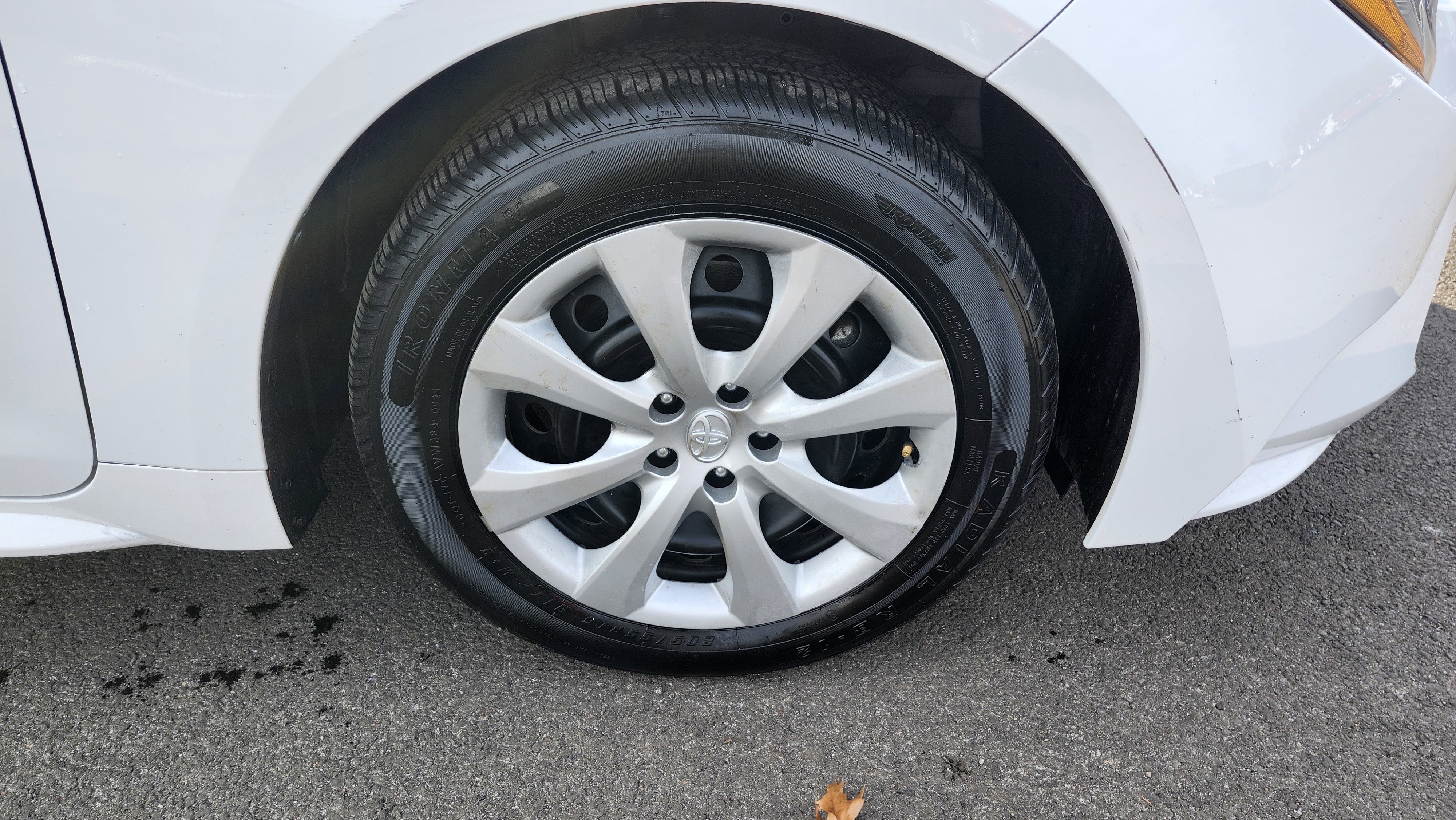 Used 2024 Toyota Corolla LE image 9