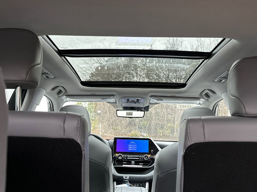 New 2026 Toyota Highlander Platinum image 9