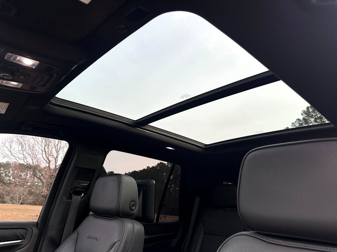 Used 2023 GMC Yukon Denali w/ Denali Reserve Package image 16