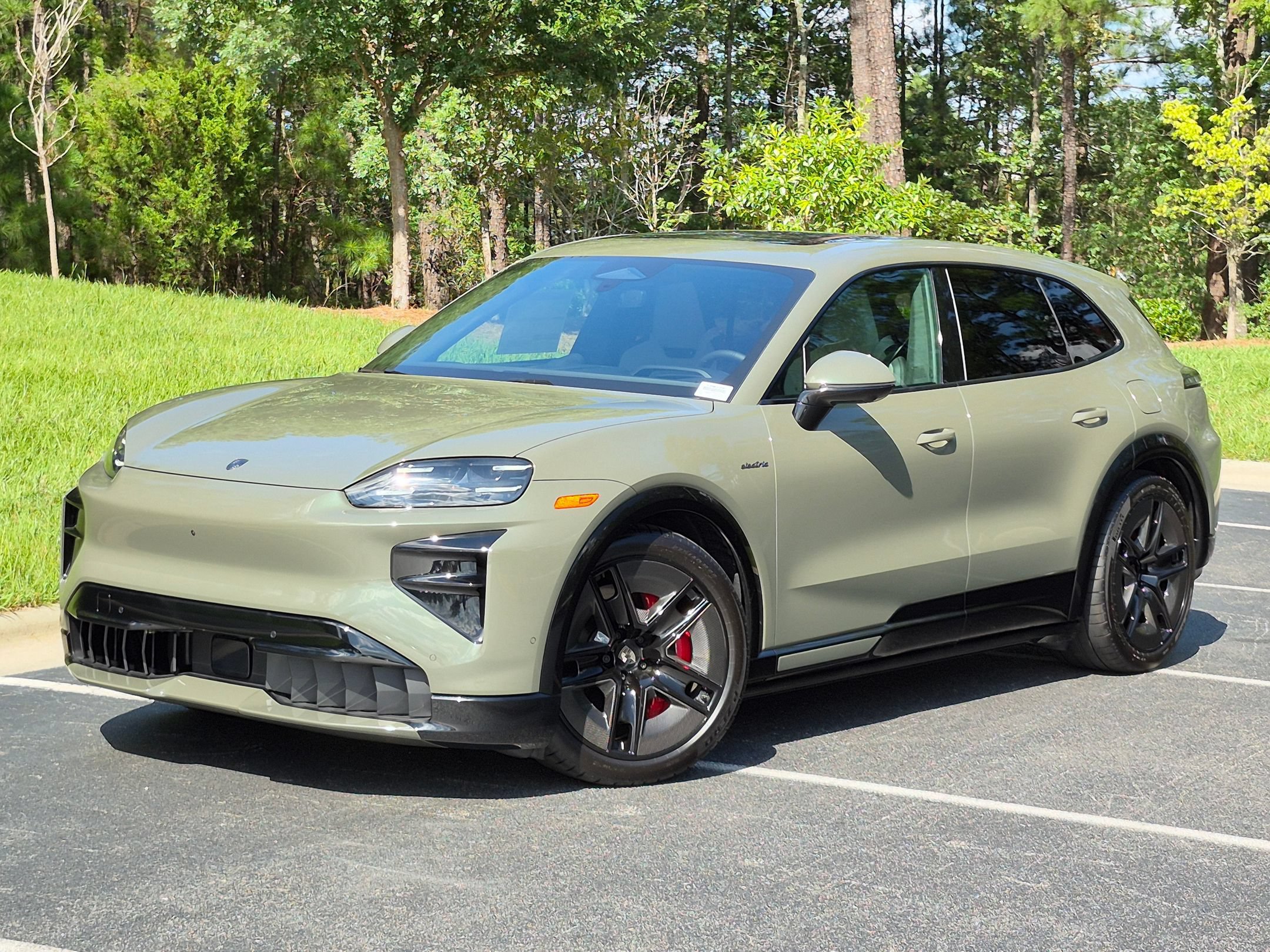 New 2026 Porsche Cayenne Turbo Electric AWD/4WD image 1