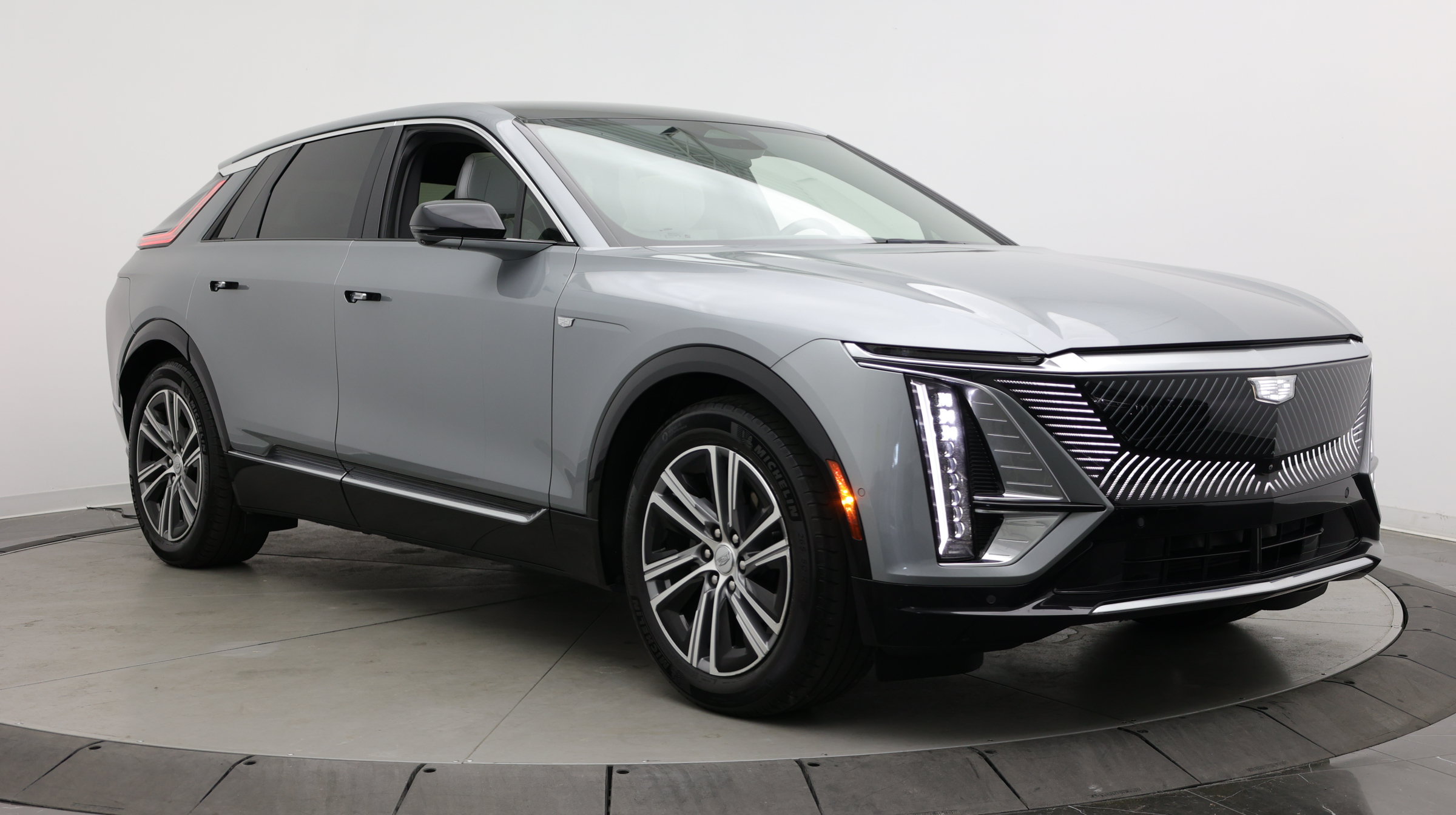 Used 2024 Cadillac Lyriq Luxury RWD image 3
