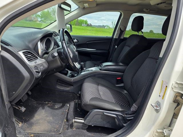 Used 2019 Dodge Journey SE w/ Connectivity Group FWD image 18