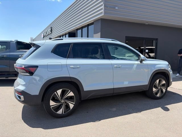 Used 2025 Volkswagen Taos SE w/ Panoramic Sunroof Package AWD/4WD image 3