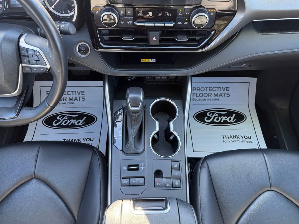 Used 2024 Toyota Highlander XLE image 11