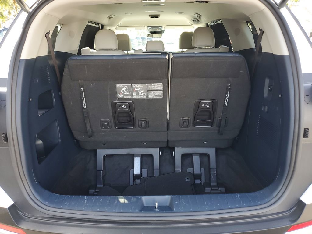 Used 2025 Kia Carnival EX image 6
