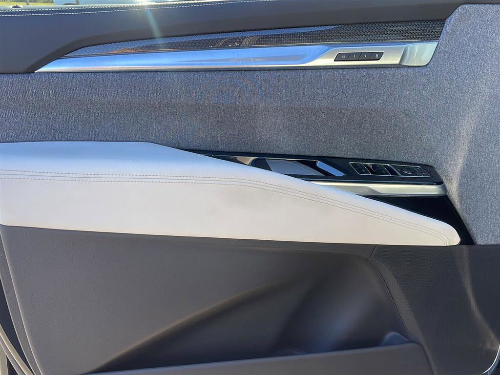 Used 2025 Cadillac Escalade V image 11