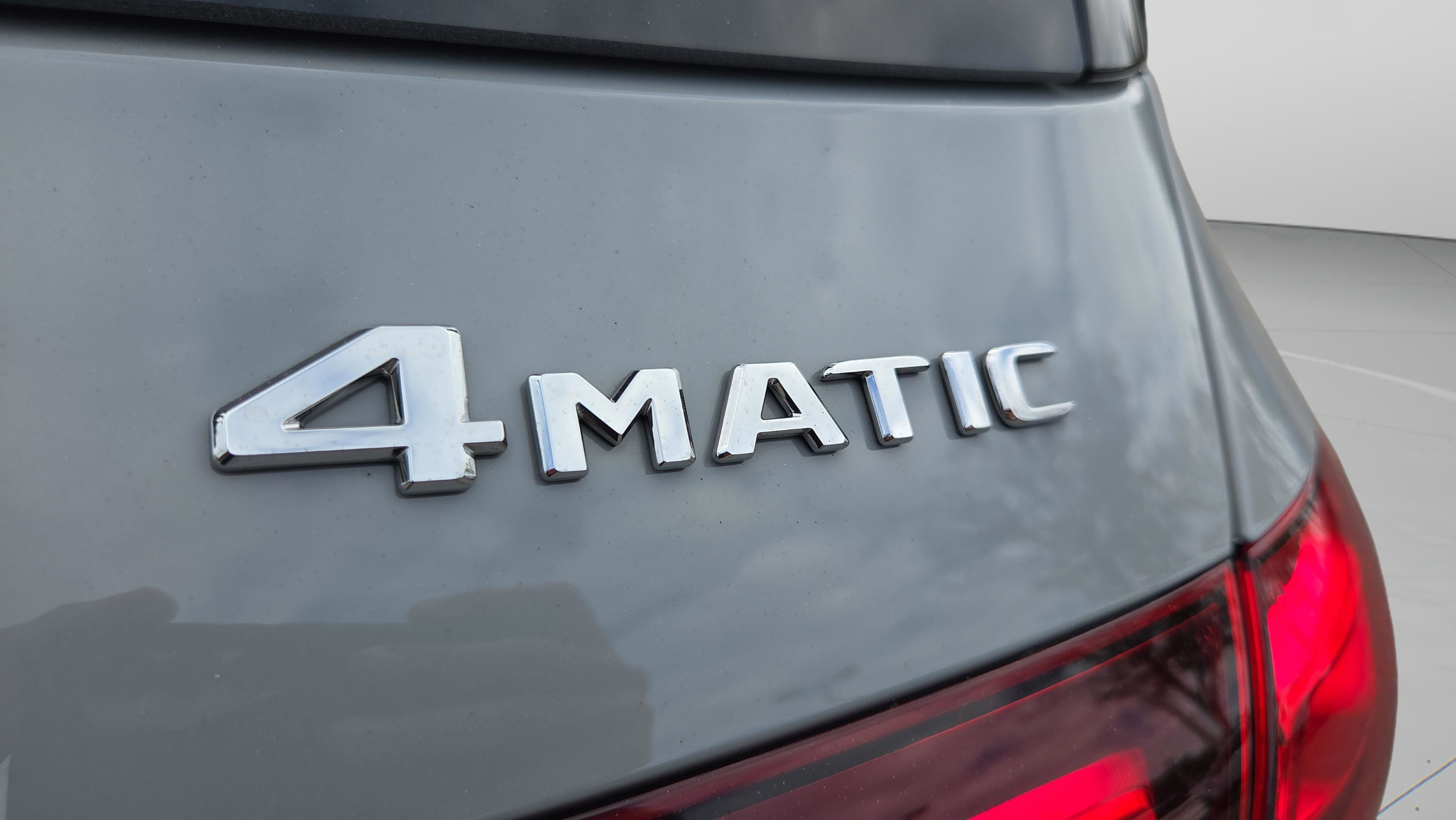 Used 2025 Mercedes-Benz GLE 450e 4MATIC w/ Winter Package image 33