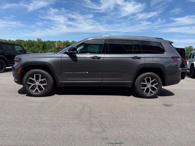 Used 2023 Jeep Grand Cherokee L Limited AWD/4WD image 7