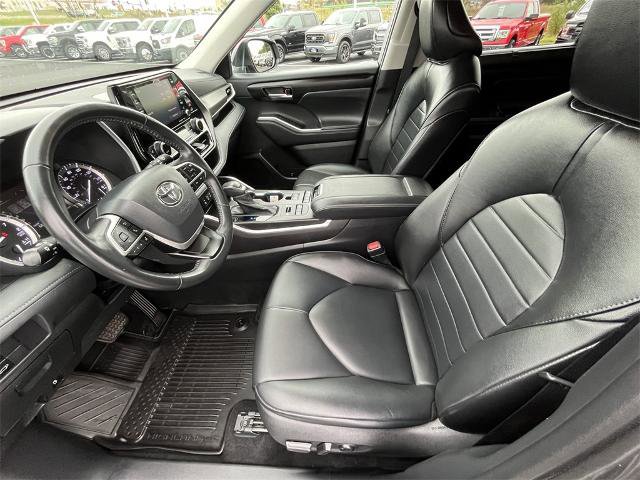 Used 2022 Toyota Highlander XLE image 12
