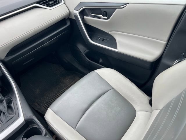 Used 2019 Toyota RAV4 XLE Premium w/ Advanced Technology Package AWD/4WD image 13