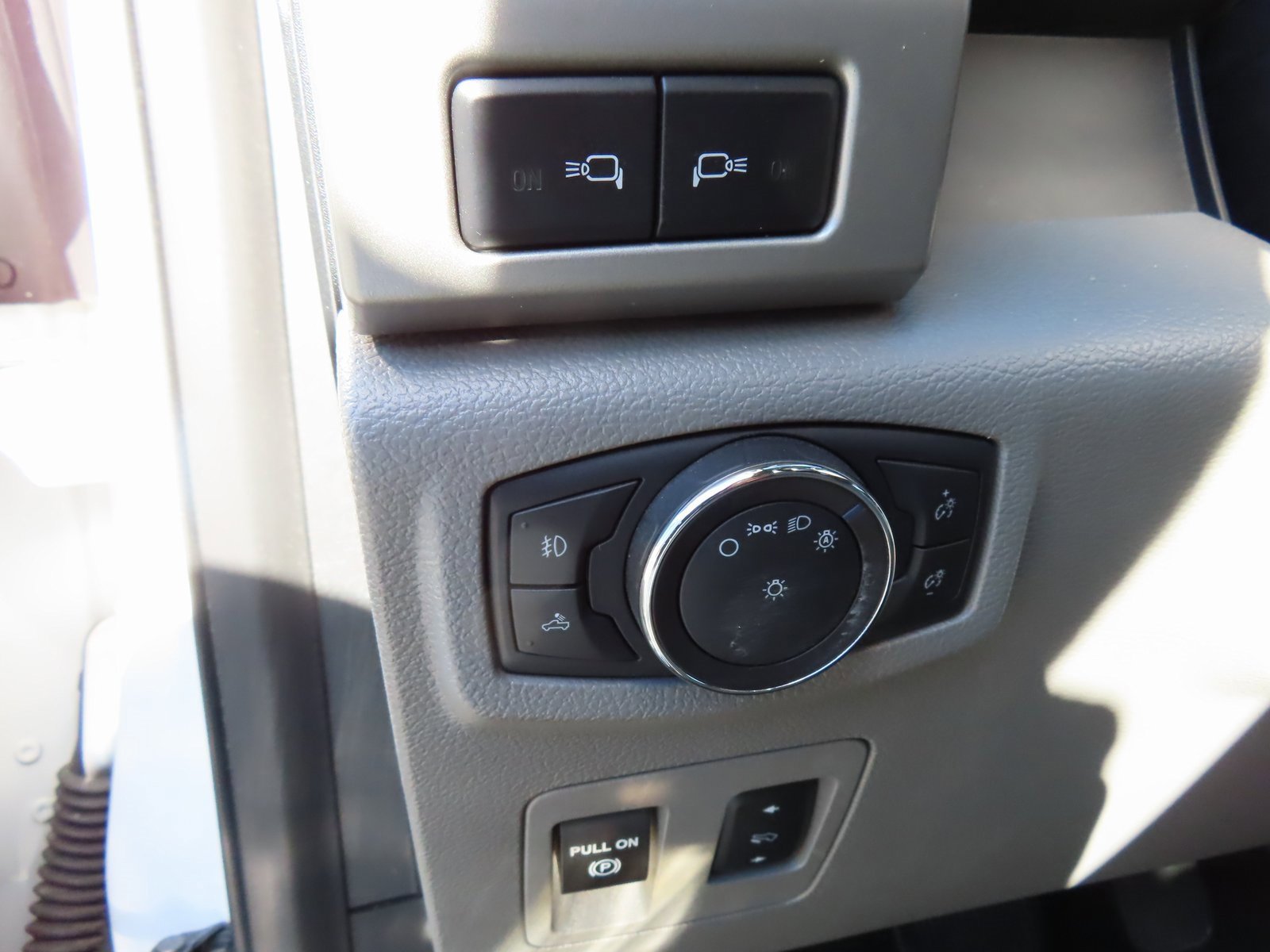 Used 2018 Ford F150 Lariat image 16