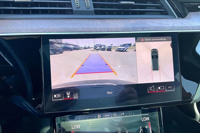 Used 2022 Audi e-tron Premium Plus w/ Premium Plus Package image 23