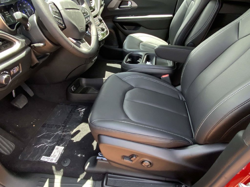 New 2027 Chrysler Pacifica Select FWD image 11