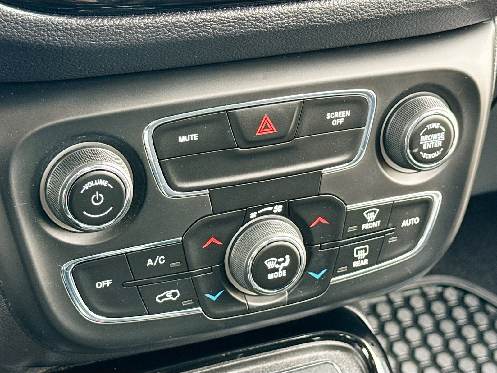 Used 2020 Jeep Compass Latitude image 11