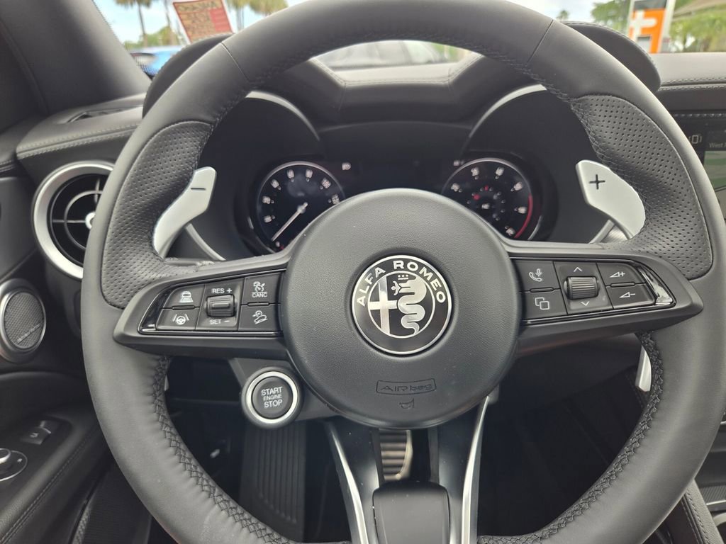 New 2025 Alfa Romeo Stelvio Sprint AWD/4WD image 13