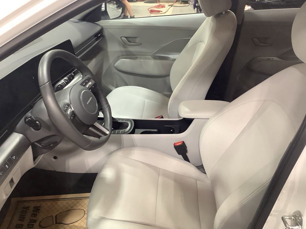 Used 2024 Hyundai Kona SEL image 11