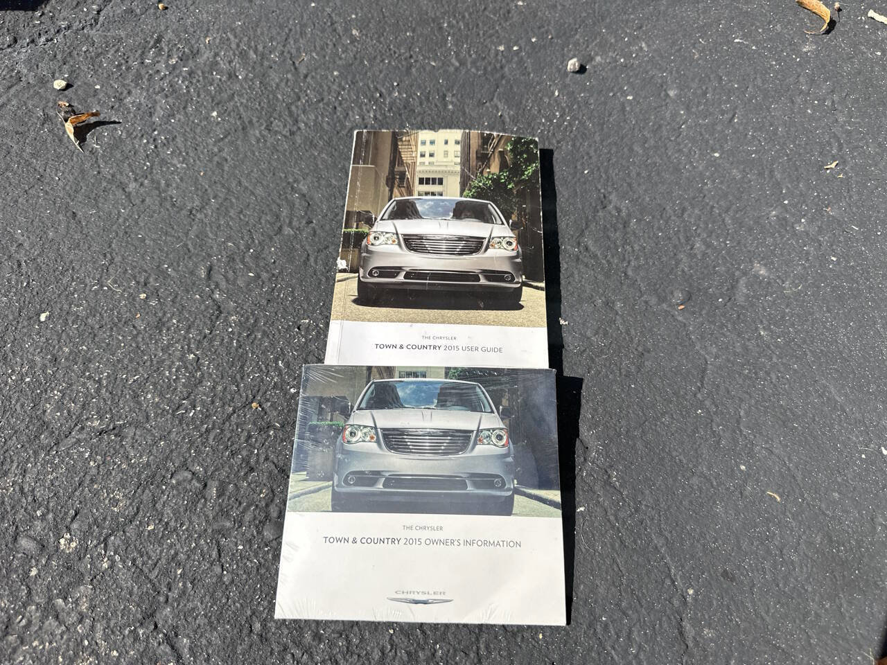 Used 2015 Chrysler Town & Country Touring image 25