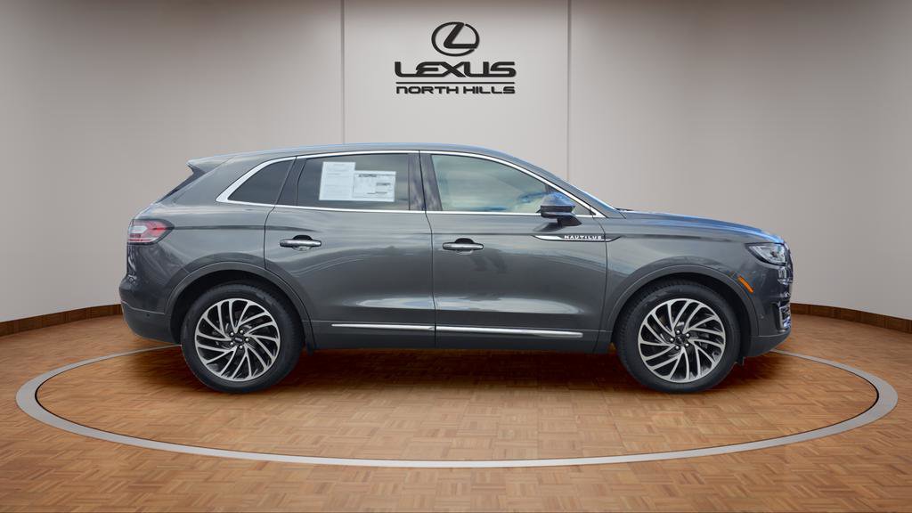 Used 2020 Lincoln Nautilus Reserve w/ Equipment Group 201A image 4