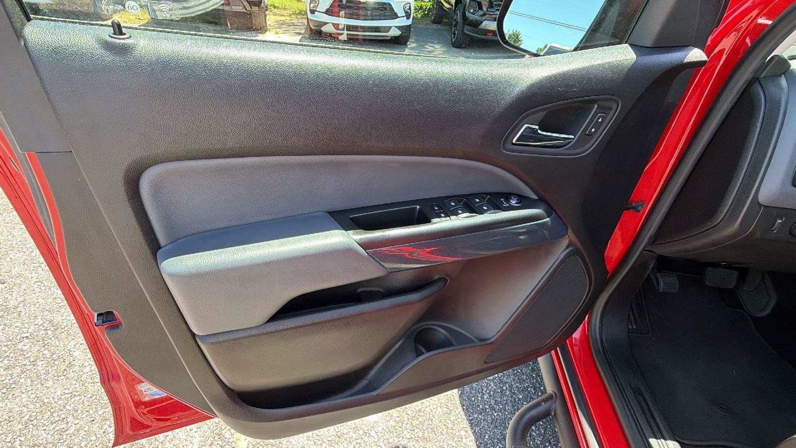 Used 2018 Chevrolet Colorado Z71 RWD image 11