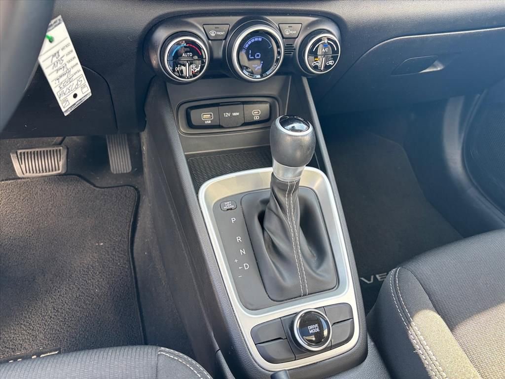 Used 2023 Hyundai Venue FWD image 19