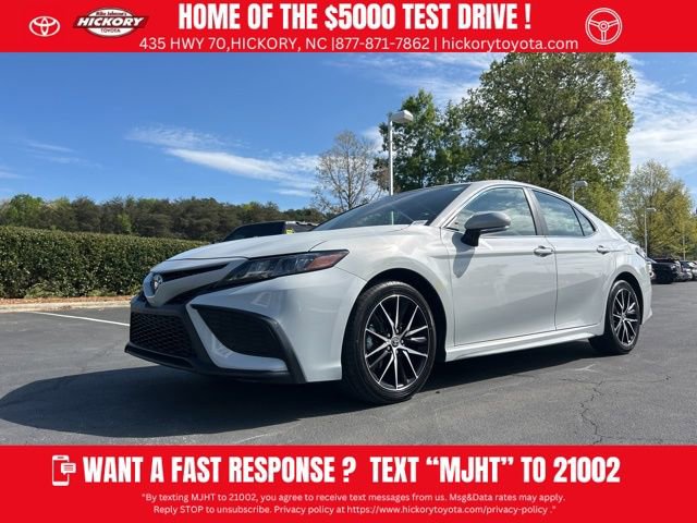 Used 2024 Toyota Camry SE image 1