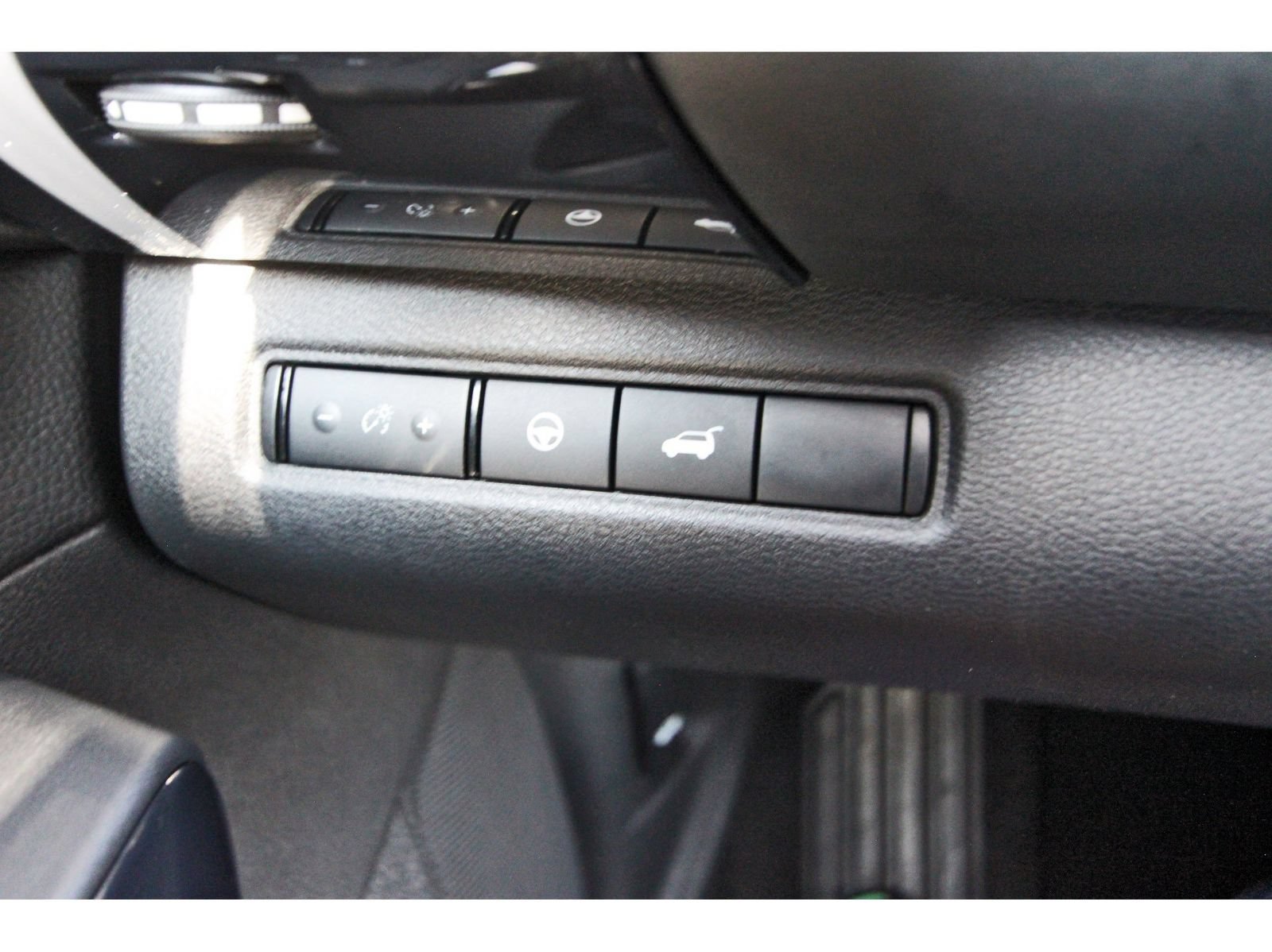 Certified 2025 Nissan Pathfinder SV FWD image 24