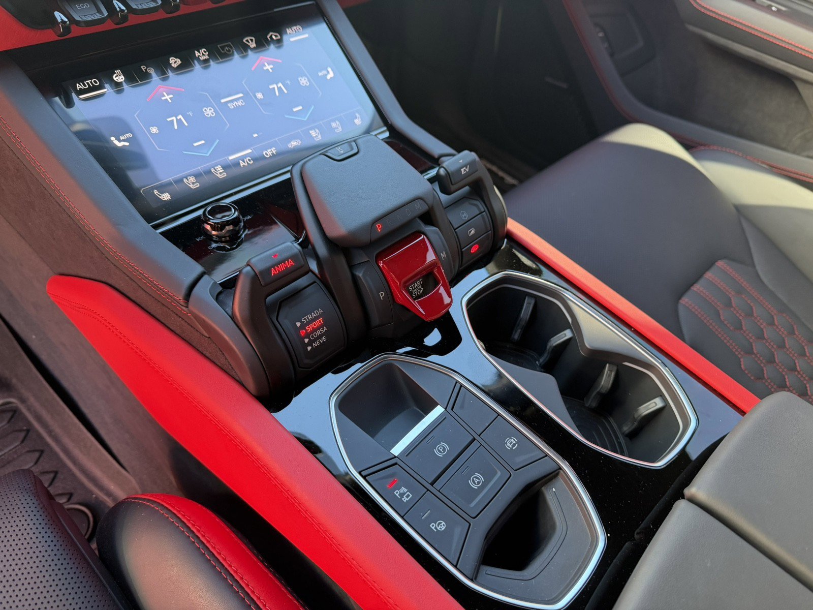 Used 2025 Lamborghini Urus SE image 18