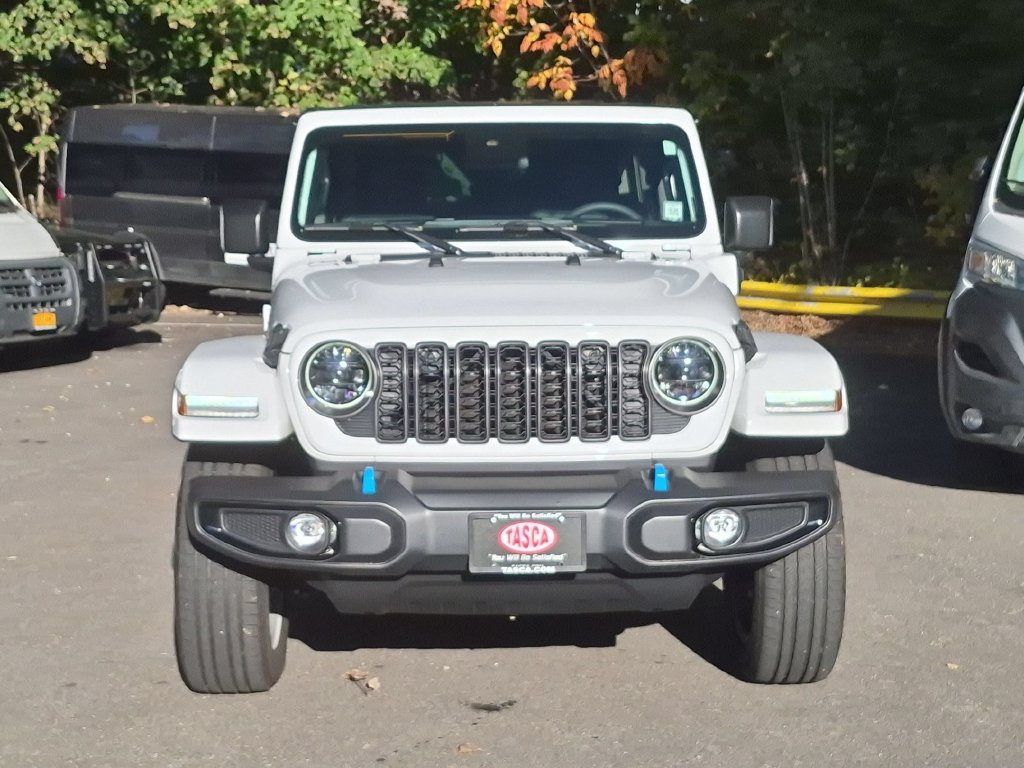 Used 2024 Jeep Wrangler Unlimited w/ Convenience Group AWD/4WD image 2