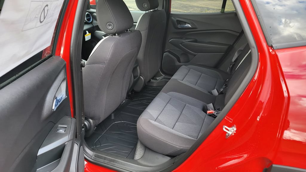New 2026 Chevrolet Trax LS w/ LS Convenience Package FWD image 25