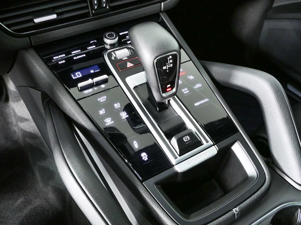Certified 2022 Porsche Cayenne E-Hybrid AWD/4WD image 17