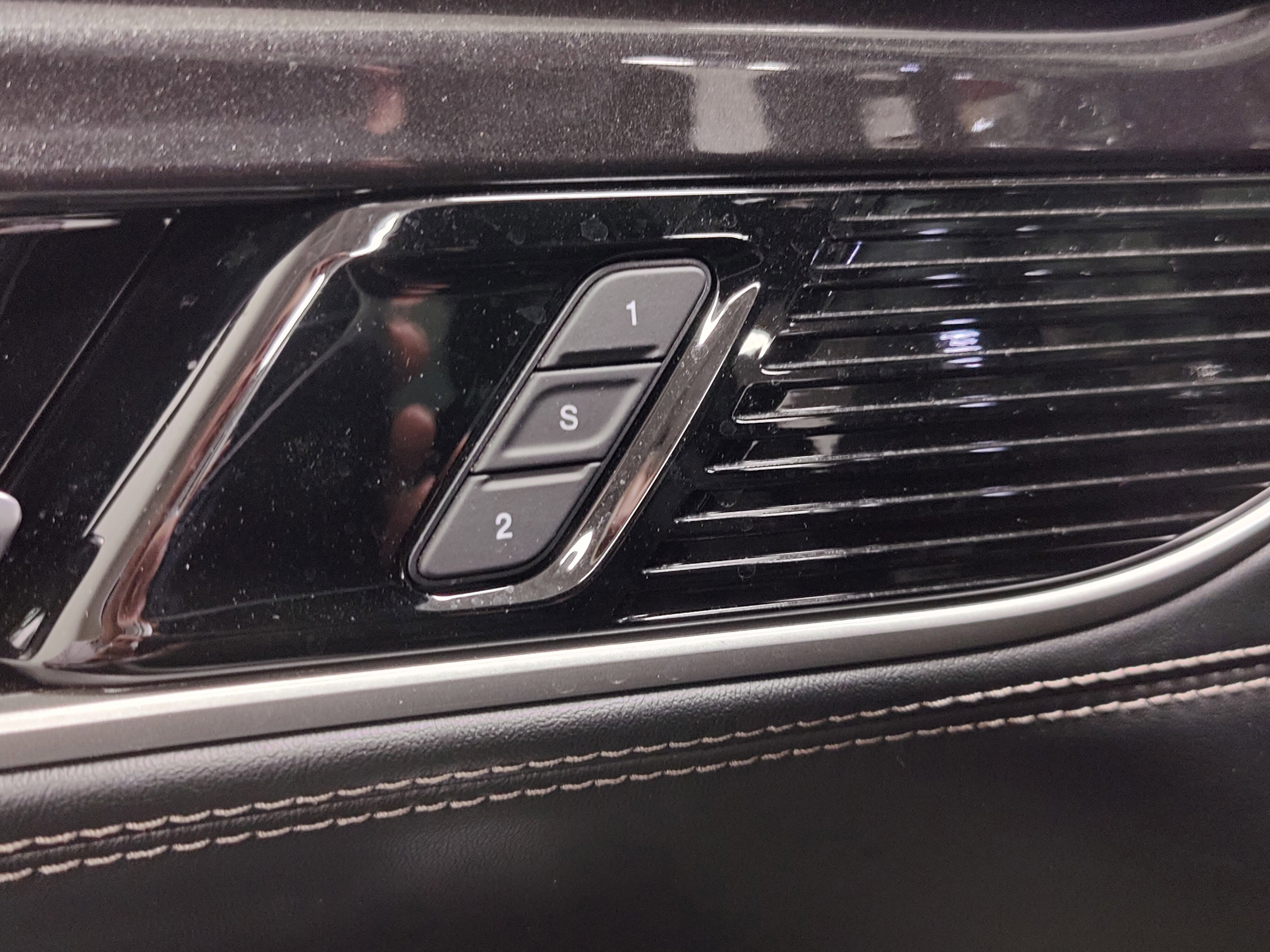 Used 2024 Jeep Wagoneer 4WD image 16