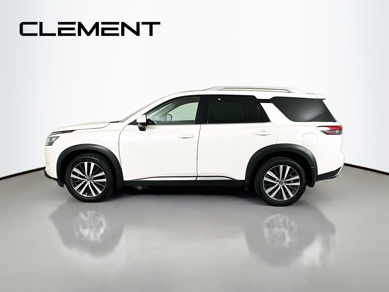 Used 2022 Nissan Pathfinder Platinum w/ Cargo Package AWD/4WD image 6