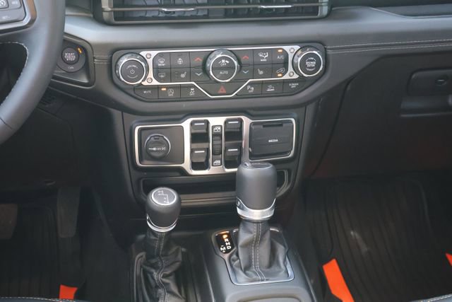 Used 2025 Jeep Gladiator Sport image 13