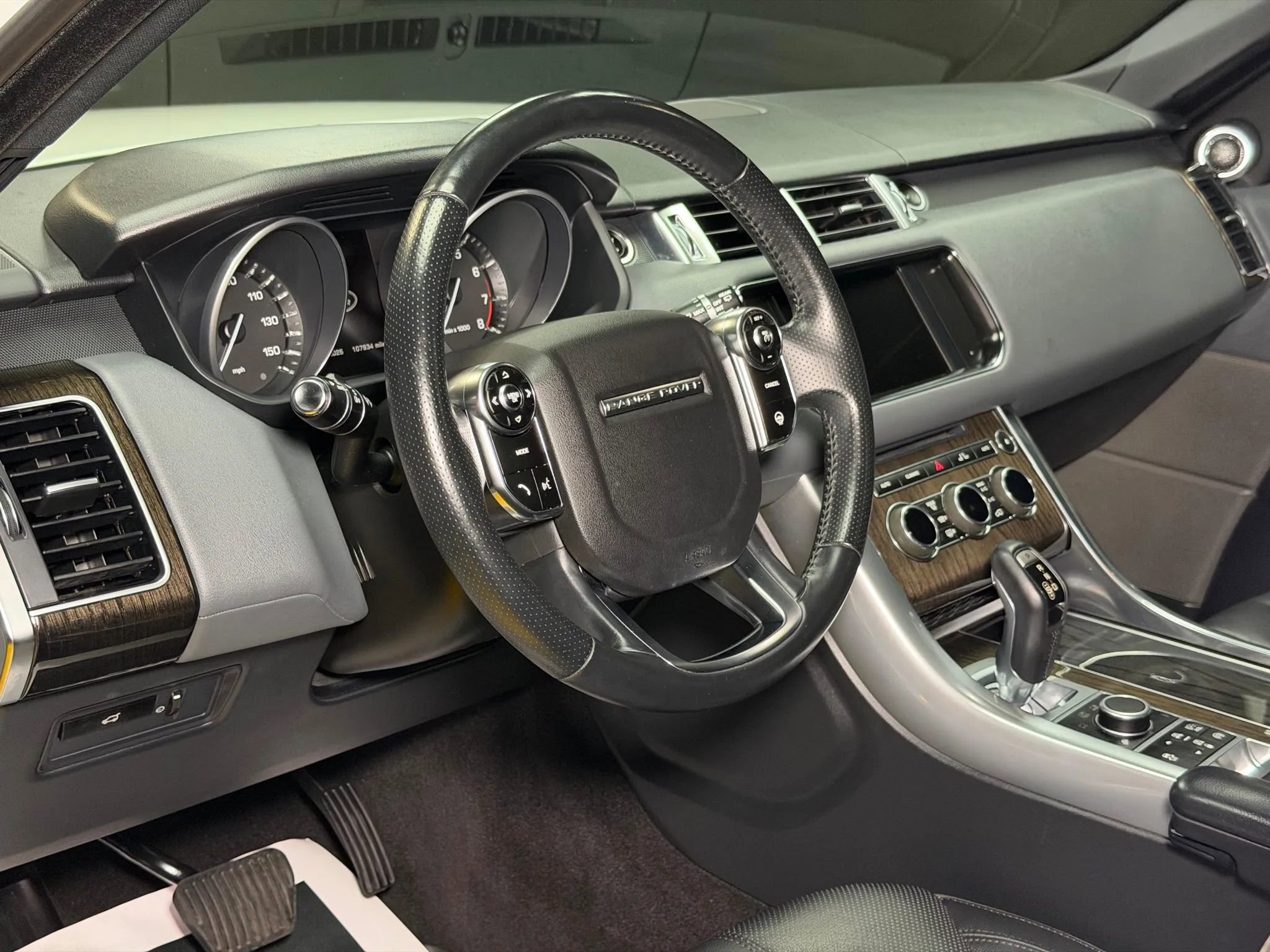 Used 2014 Land Rover Range Rover Sport SE image 8